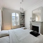 Apartamento Dreamy Floor View Of Square Trousseau Paris