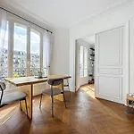 Dreamy Floor View Of Square Trousseau Apartamento Paris
