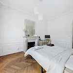 Dreamy Floor View Of Square Trousseau Apartamento