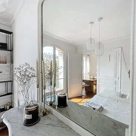 아파트 Dreamy Floor View Of Square Trousseau