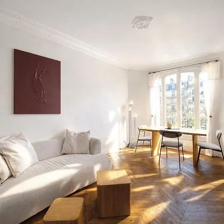 Dreamy Floor View Of Square Trousseau Apartment