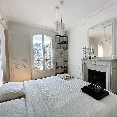Apartment Dreamy Floor View Of Square Trousseau Paris