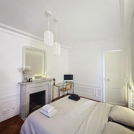 Dreamy Floor View Of Square Trousseau *