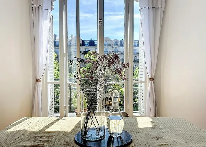 Dreamy Floor View Of Square Trousseau 아파트