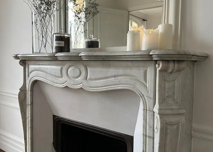 Dreamy Floor View Of Square Trousseau 아파트