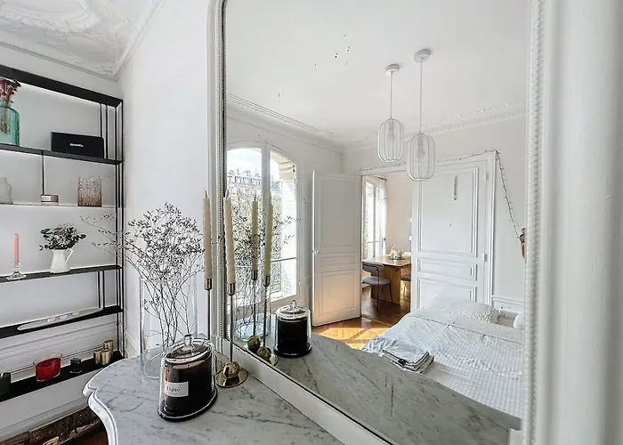 아파트 Dreamy Floor View Of Square Trousseau