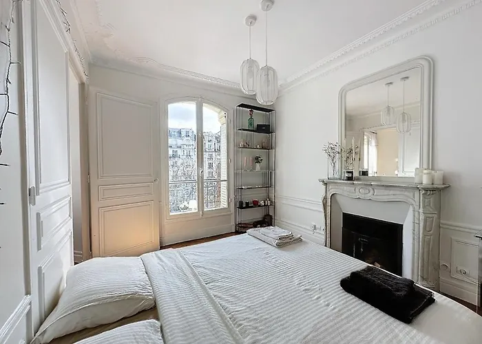 דירה Dreamy Floor View Of Square Trousseau פריז